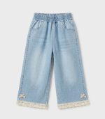 Jean Large Fille avec Finitions Dentelle et Nœuds Fleuris