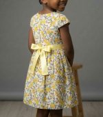 Robe Blanche à Motif Floral Jaune – Image 2